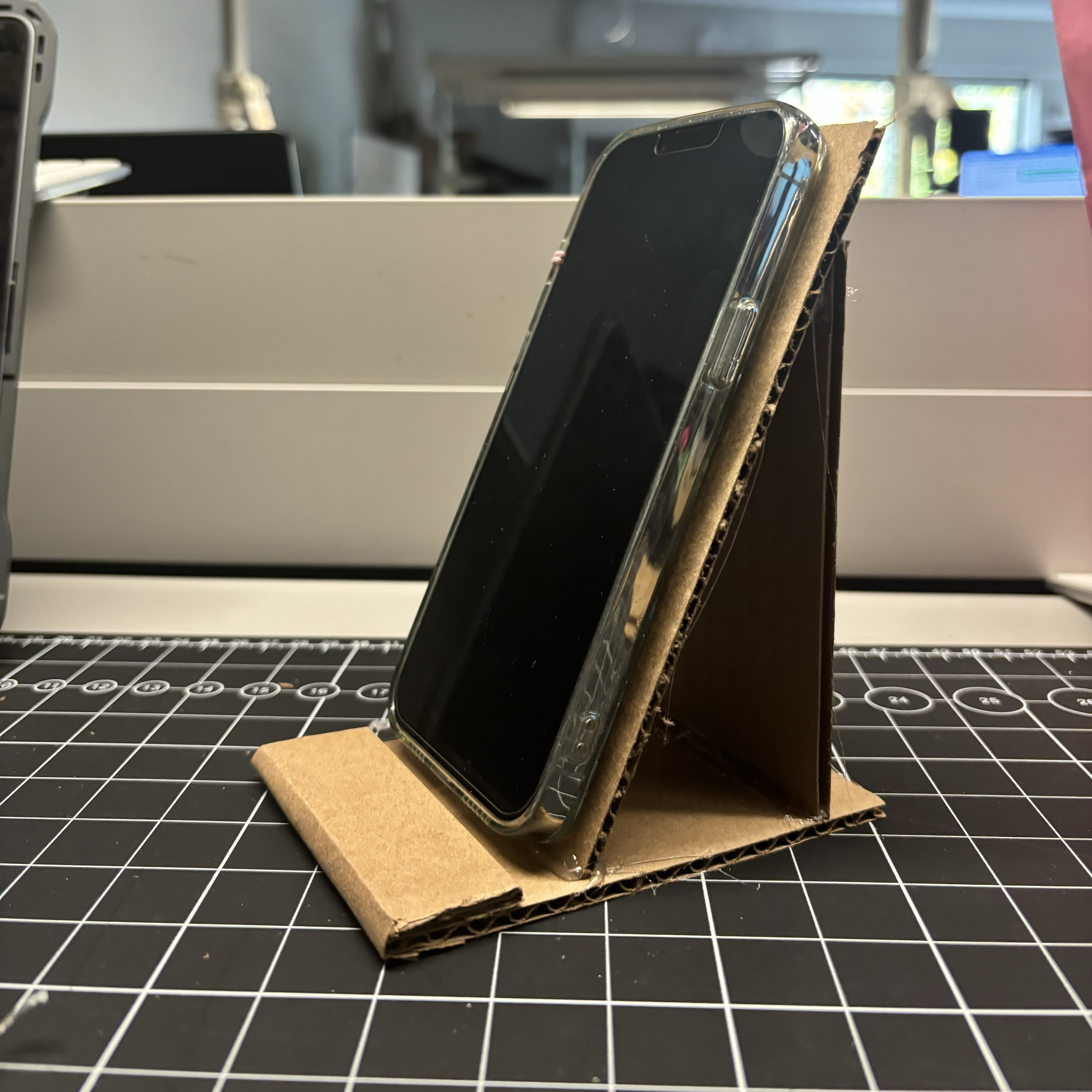 This is the first prototype of the phone holder done. 
